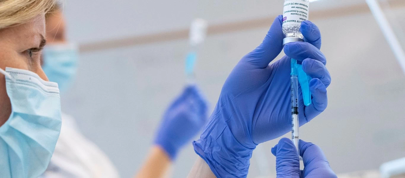 Σουηδικός Οργανισμός Φαρμάκων: «Τετραπλάσιες οι παρενέργειες των εμβολίων COVID-19 από τα συνήθη αντιγριπικά»